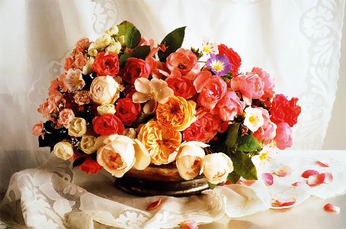 Basket of Roses - 1000pc Jigsaw Puzzle by Tomax