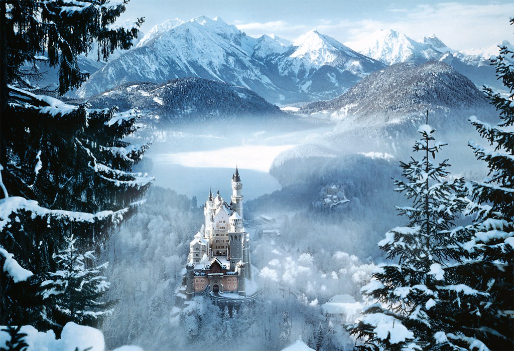 Romancing Castle - 300pc Jigsaw Puzzle by Tomax