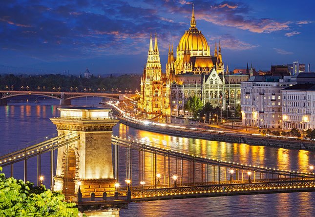 Budapest View at Dusk - 2000pc By Castorland