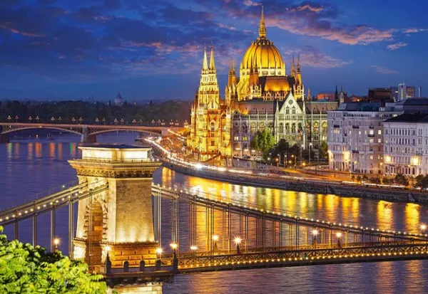 Budapest View at Dusk - 2000pc By Castorland